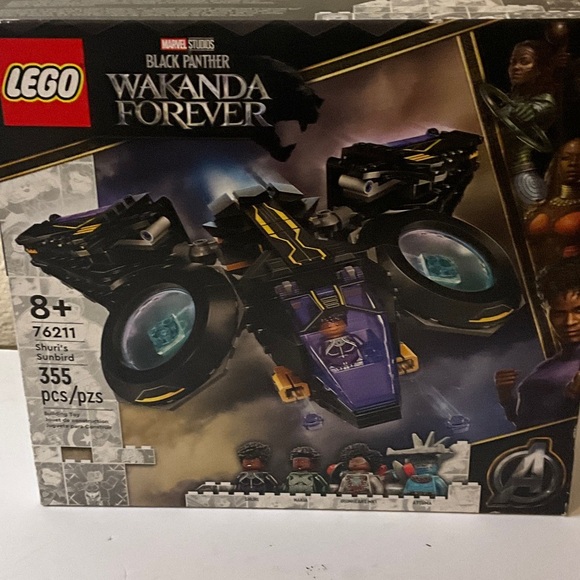 LEGO Black Panther Wakanda Forever Set with Black and Purple Elements - Picture 2 of 5
